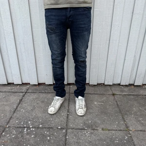 Jack & Jones jeans - Jack & Jones jeans - Modell: Slim/Glenn  - Storlek: W27/L32 - skick: 9,5/10 - Nypris runt 1000kr  