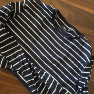 Långärmade tröjor från Cubus!  - Dom är fina den randiga är som ny den marinblåa är använd men hel och ren 🙂
