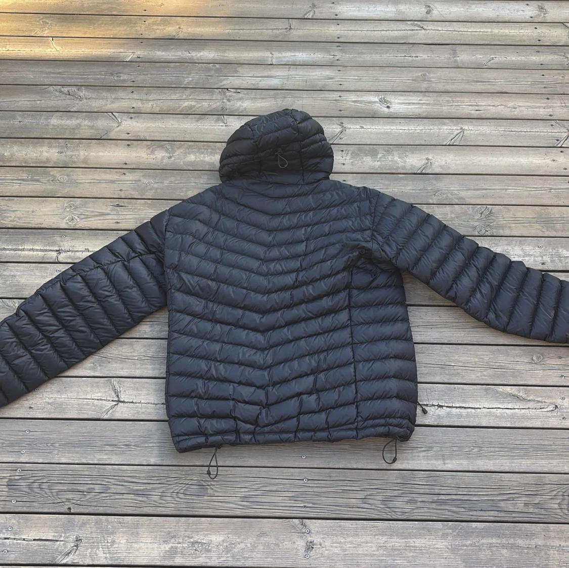 Svart dunjacka Peak Performance XL - 1