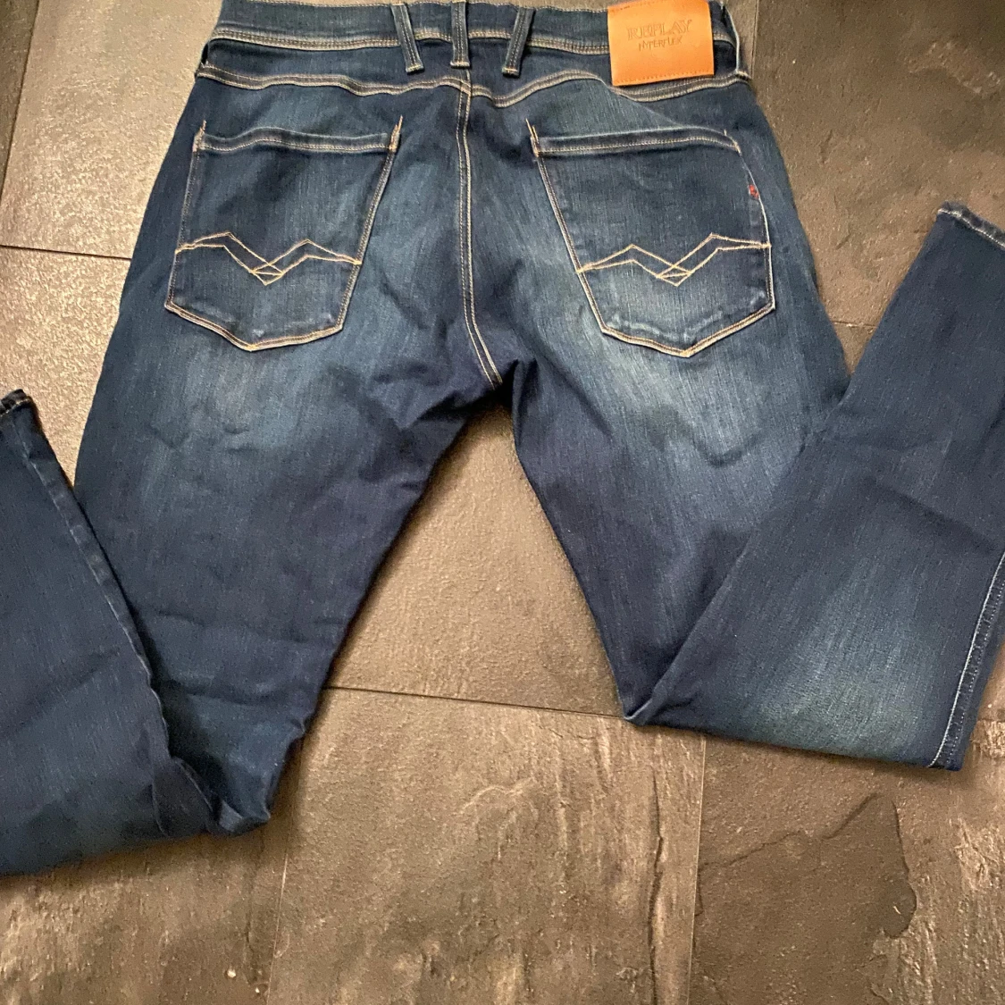 Replay jeans i mörkblå denim
