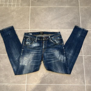 Jack & Jones jeans  -  Ett par snygga jeans från Jack & Jones i Storlek W33 L32 i modellen Slim/glenn (sällsynt!)