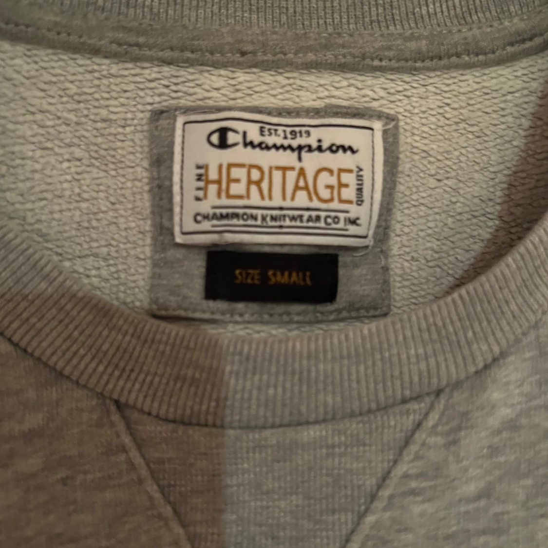 Grå sweatshirt från Champion - 1