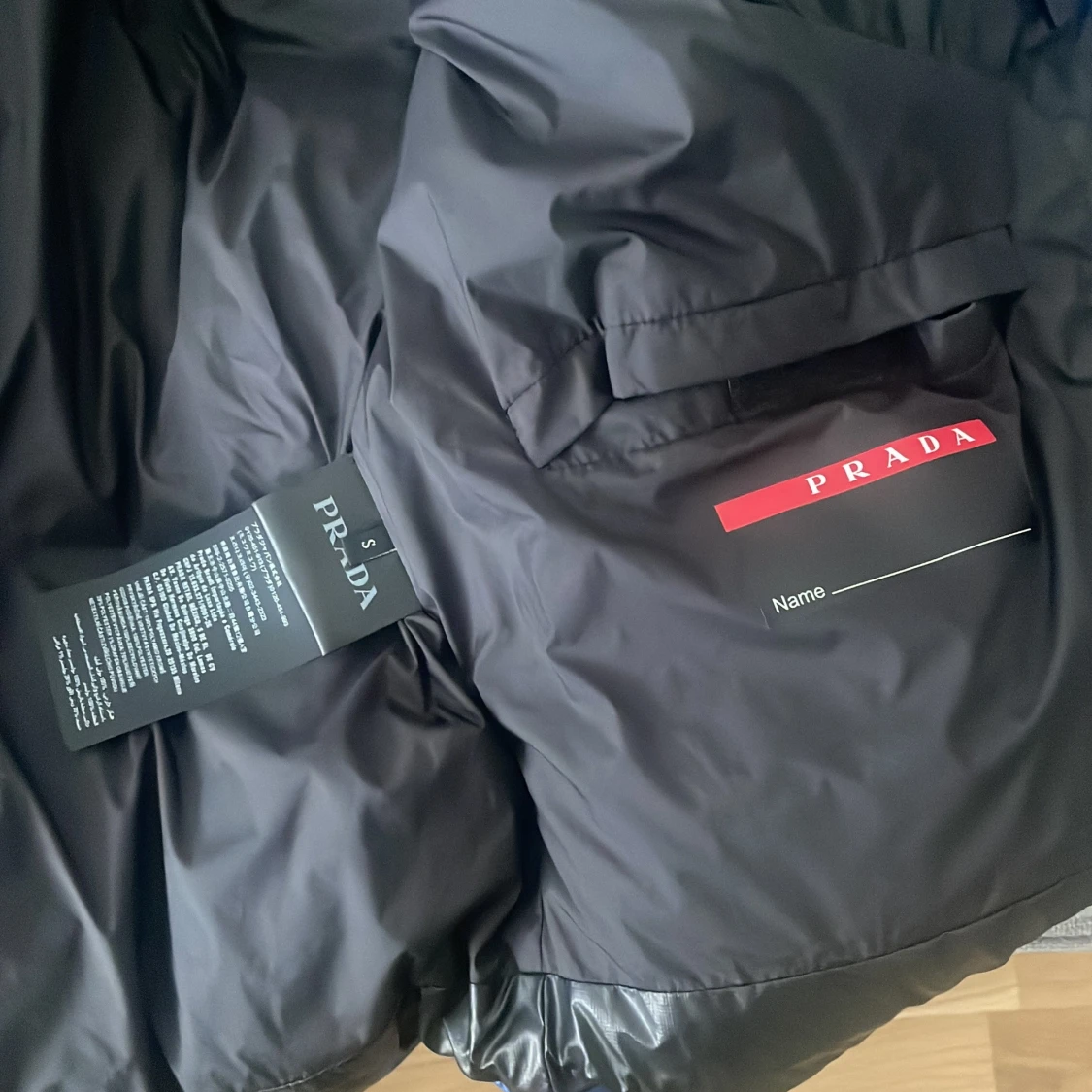 Blå och svart dunjacka från Prada - 4