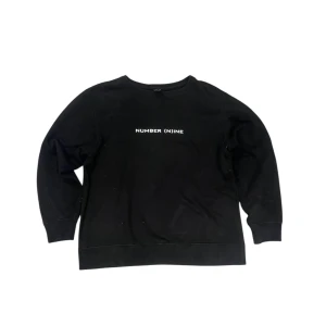 Number nine sweatshirt - Nine sweatshirt, äkta. Pris kan sänkas vid snabb affär! Size 4!! Sitter som M-L