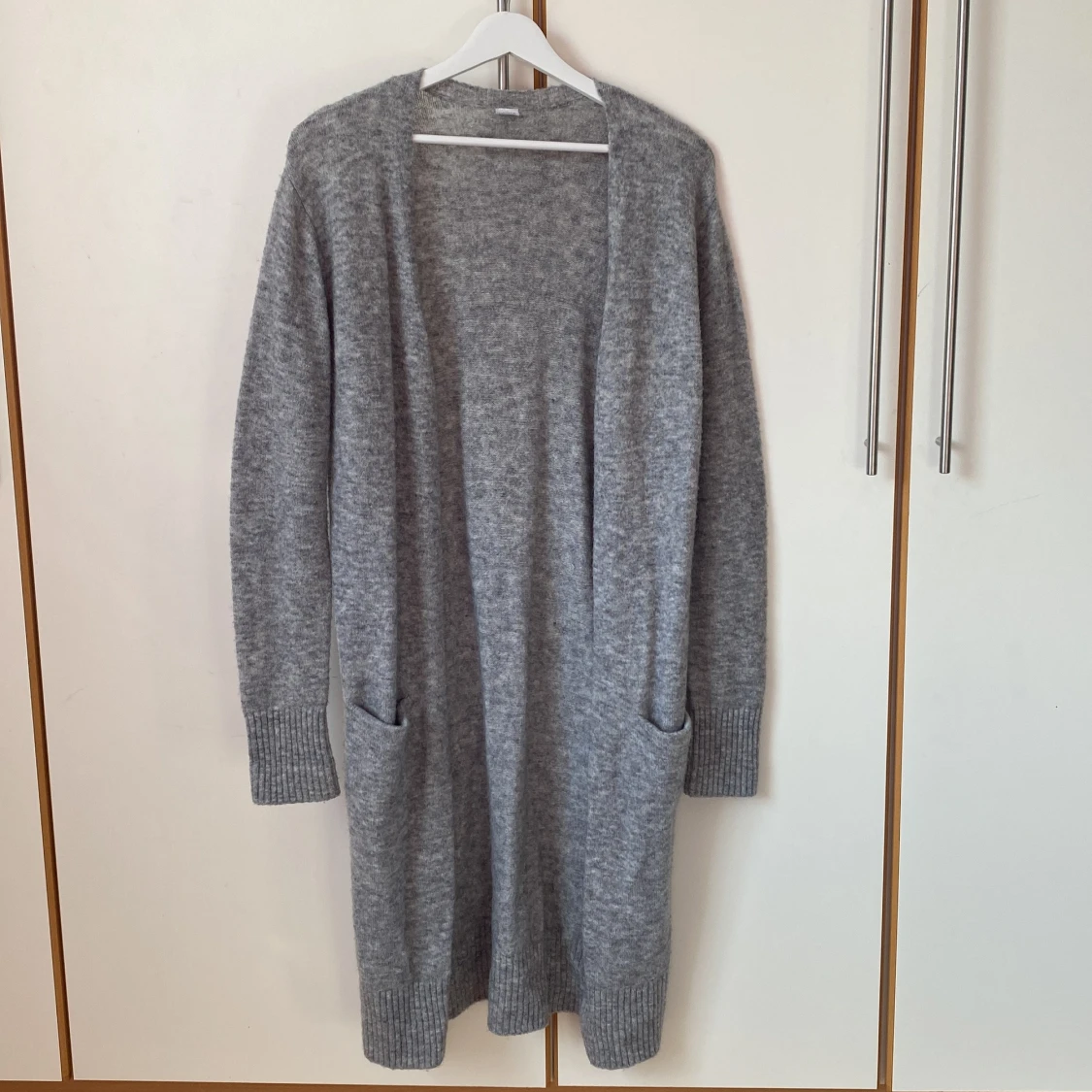 Gråmelerad långkofta från Lindex