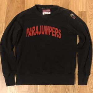 Parajumpers tröja - Bra skick lite sönder i armarna men de syns inte.                Om man betalar Swish 240kr