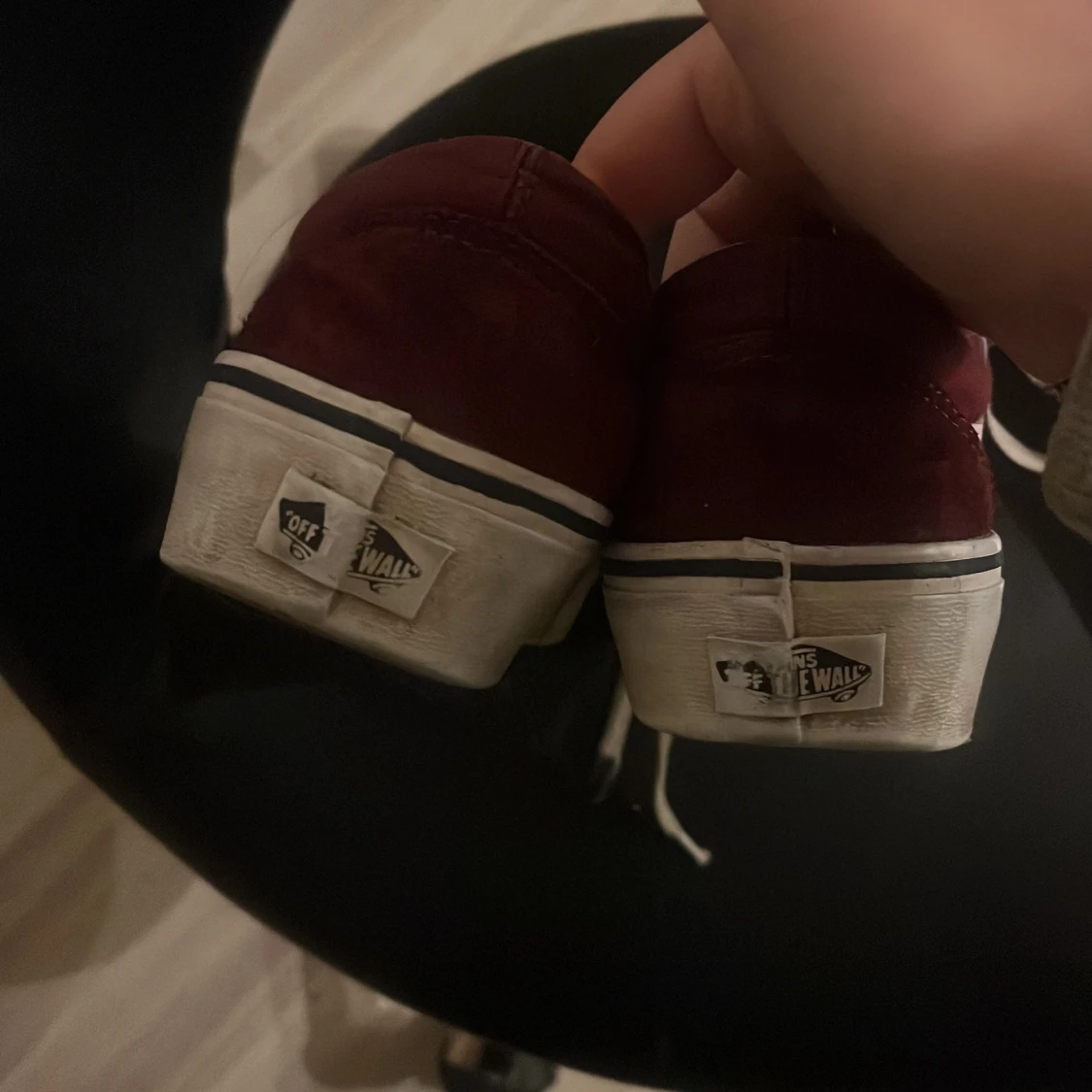 Vinröda sneakers från Vans - 2