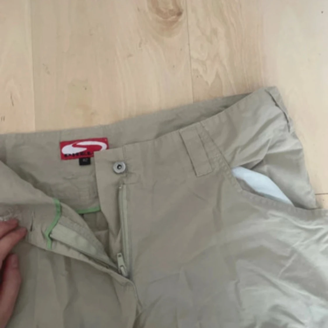 Beige cargopants med fickor - 4