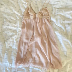 Nattlinne - Rosa nattlinne. Sååå fint.