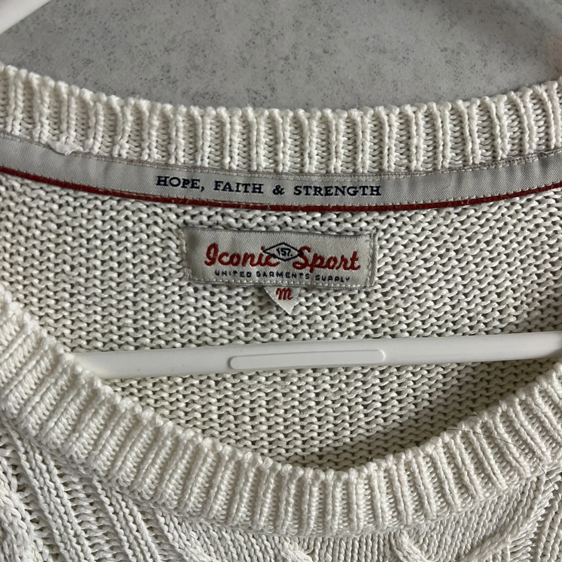 Vit stickad tröja från Iconic Sport - 1