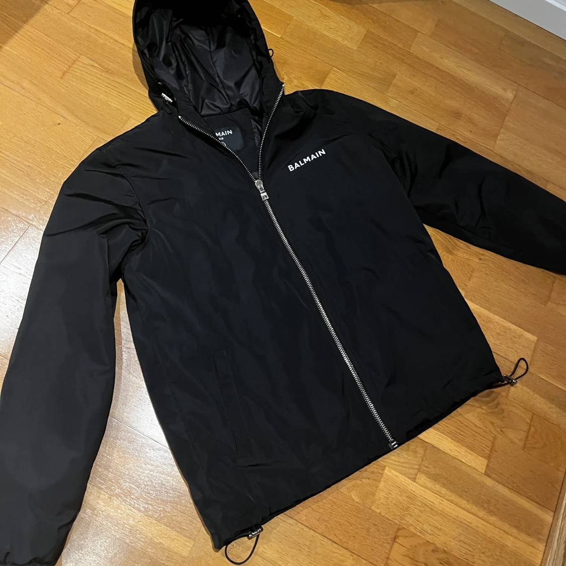 Svart vindjacka från Balmain Paris