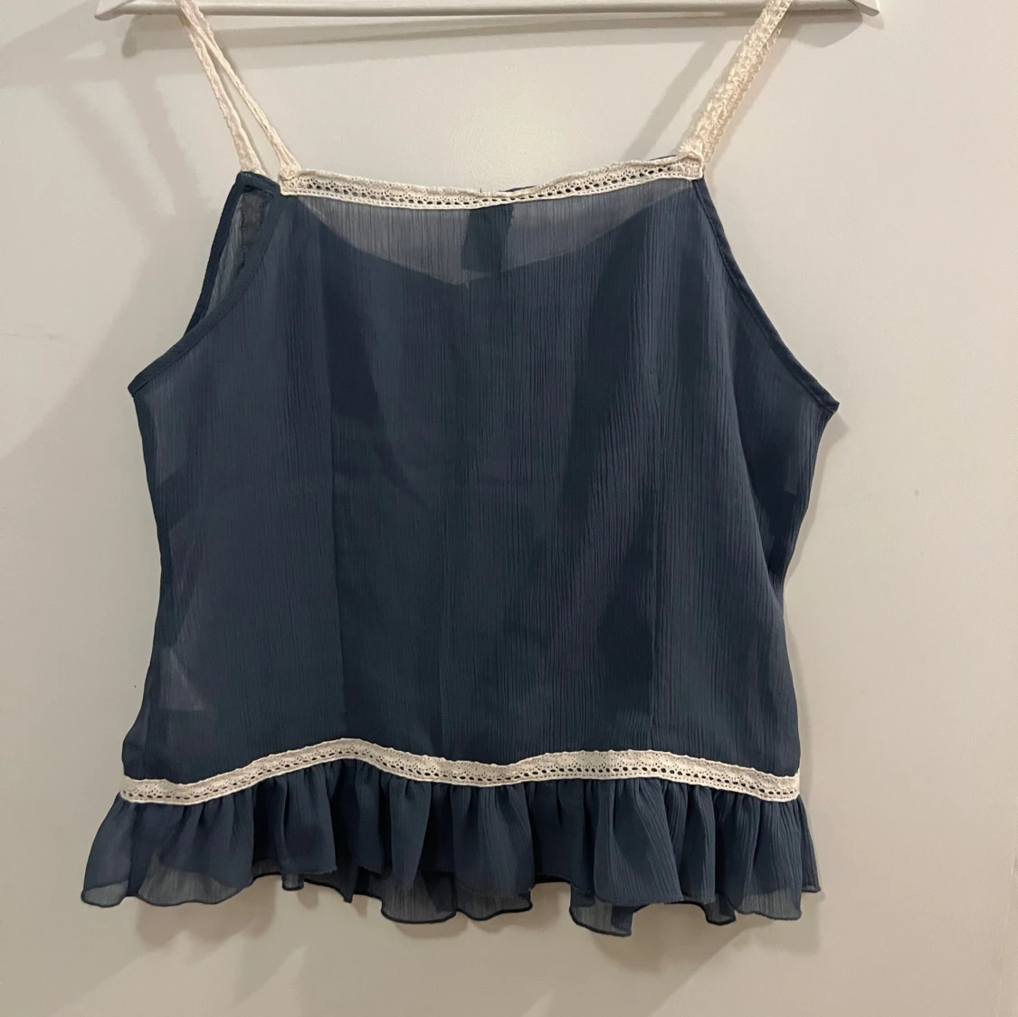 Blå linnetopp från Soaked in Luxury - 3