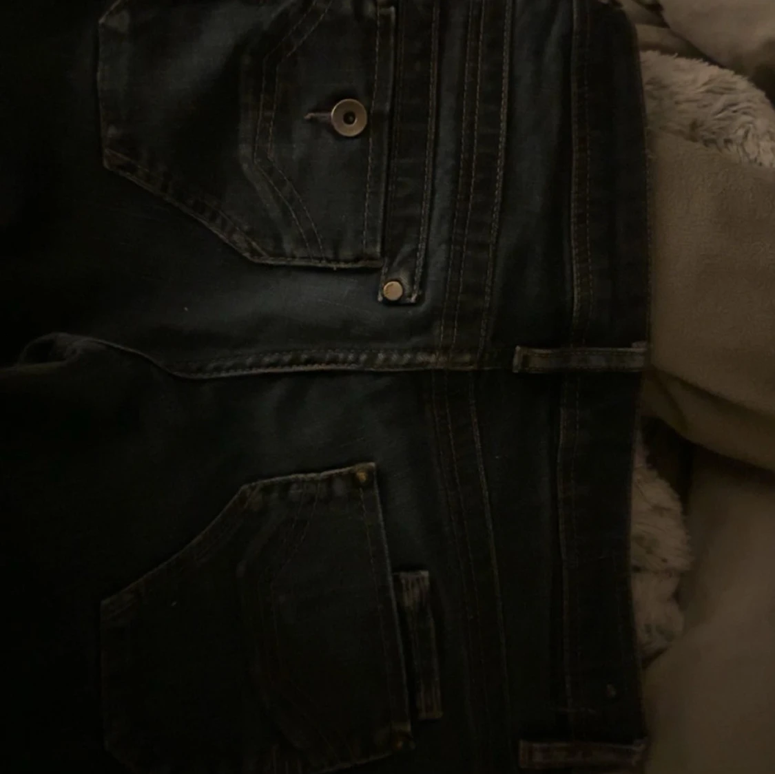 Mörkblå jeans lågmidjade - 1