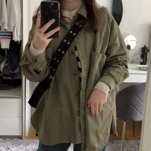 Grön jacka - Grön jacka från Lager157 i fint skick, tror den är i storlek XS men är ganska oversized så passar nån som är S oxå