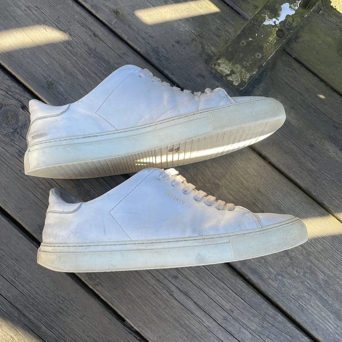 Vita sneakers från Axel Arigato - 2