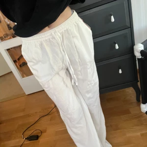 Helt nya linnebyxor - Nya linnebyxor från Nellys storlek xxs men passar xs också kanske s, vida och långa i benen💕
