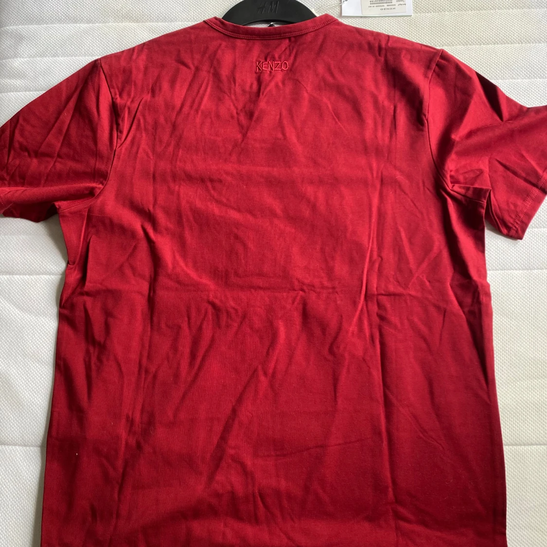 Röd t-shirt med tigerbroderi från Kenzo - 1