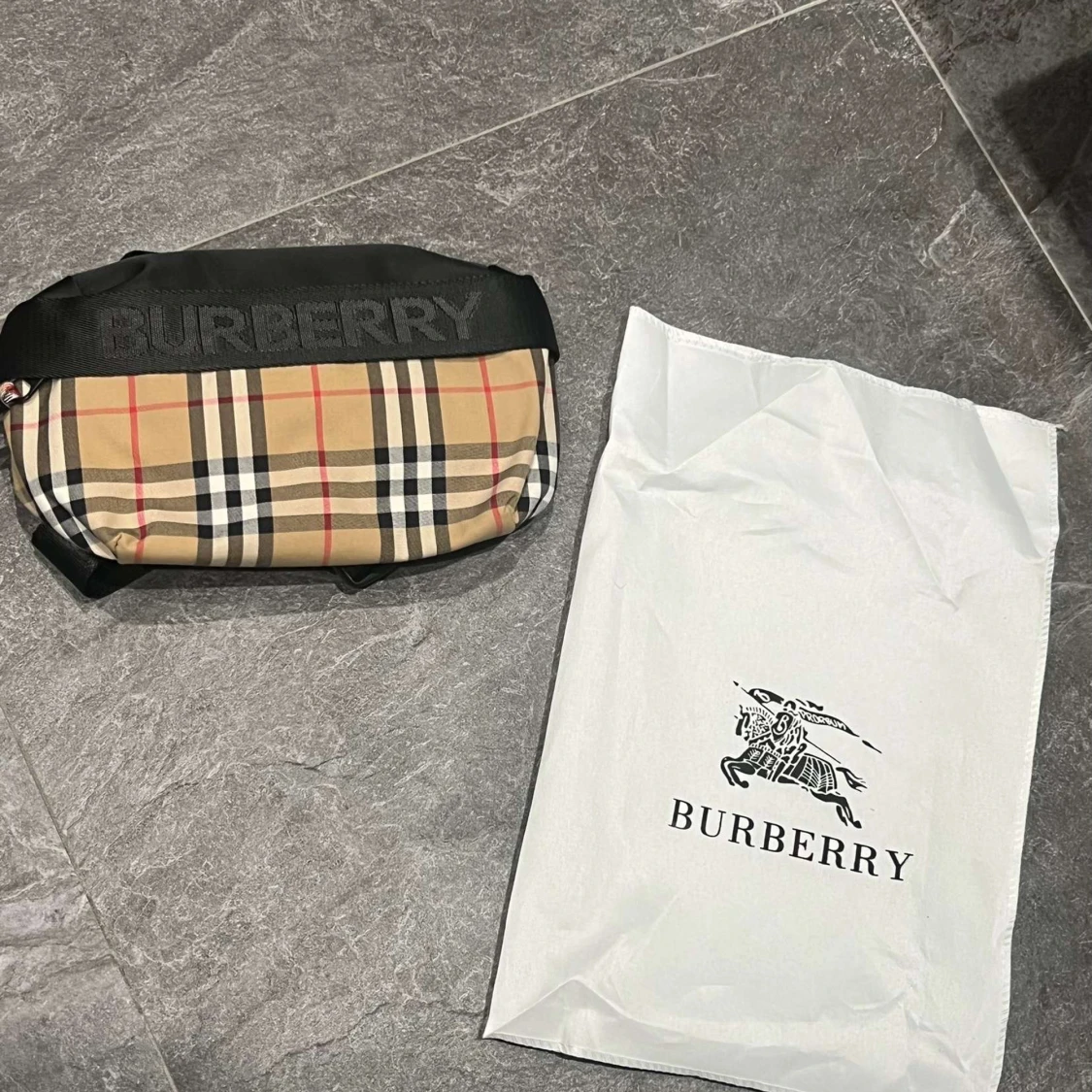 Rutig axelväska från Burberry
