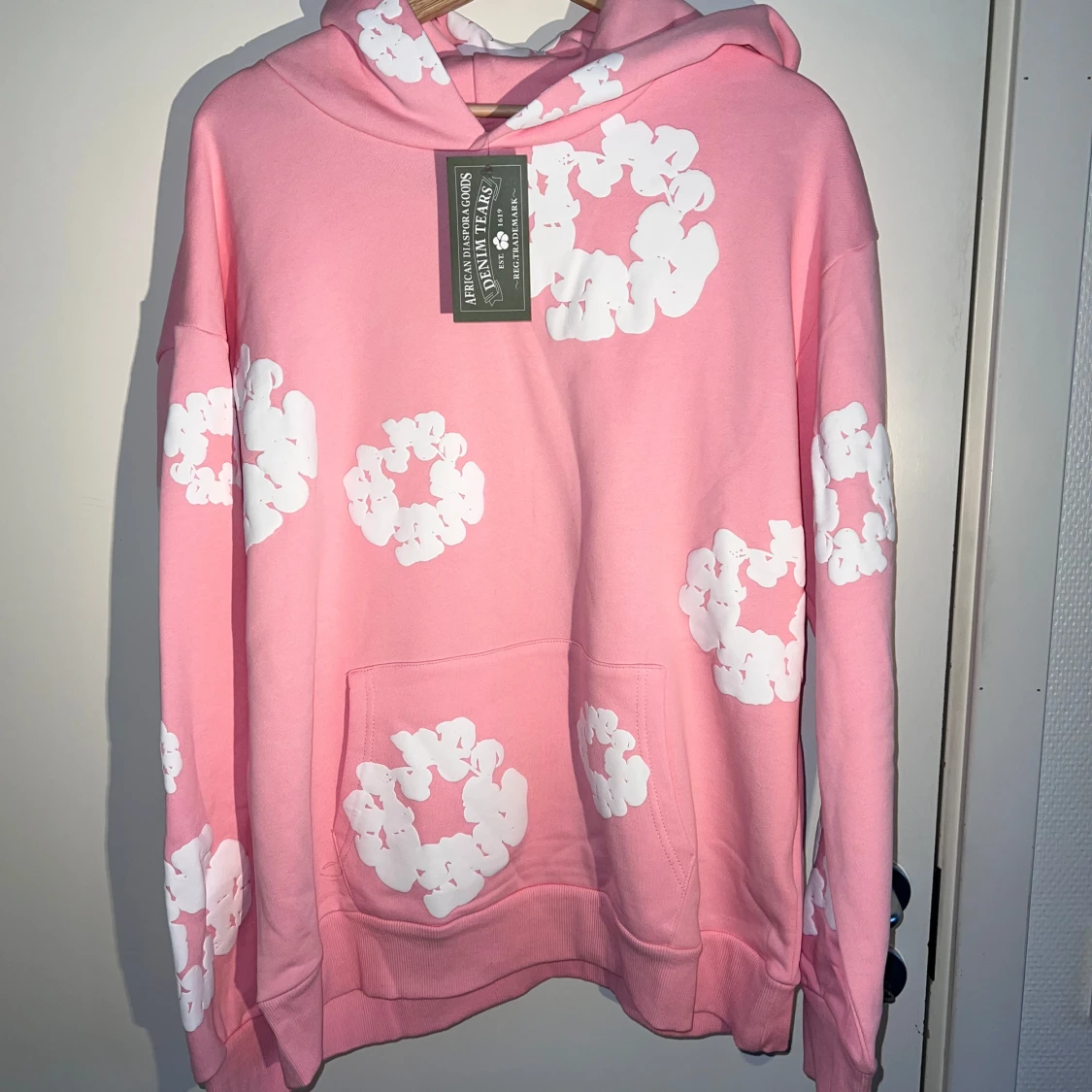 Rosa hoodie med molnmönster - 2