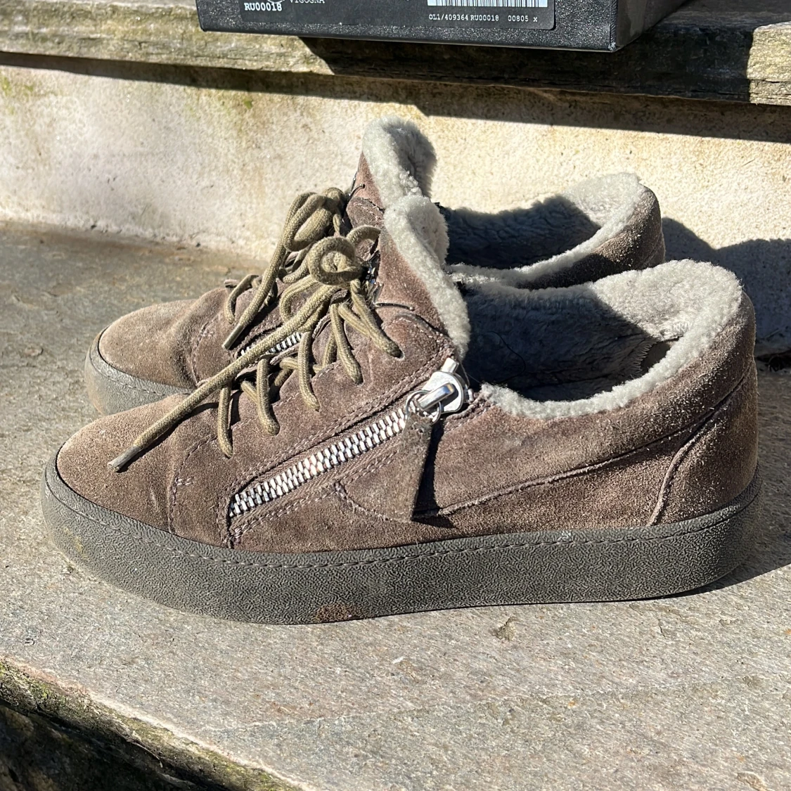 Bruna sneakers med foder och dragkedja - 4