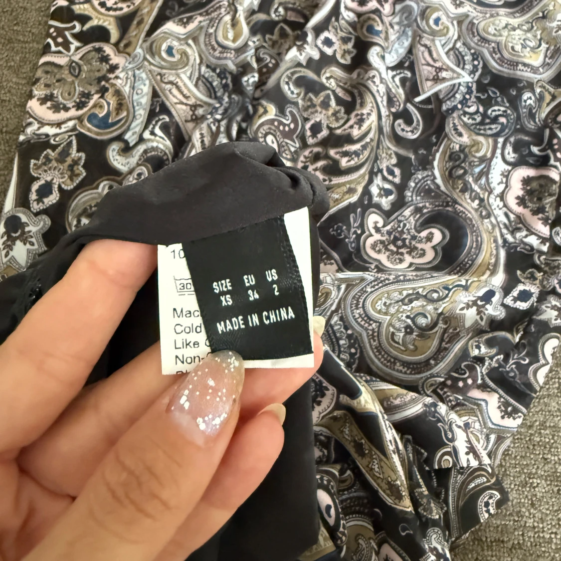 Svart paisleymönstrad jumpsuit  - 4