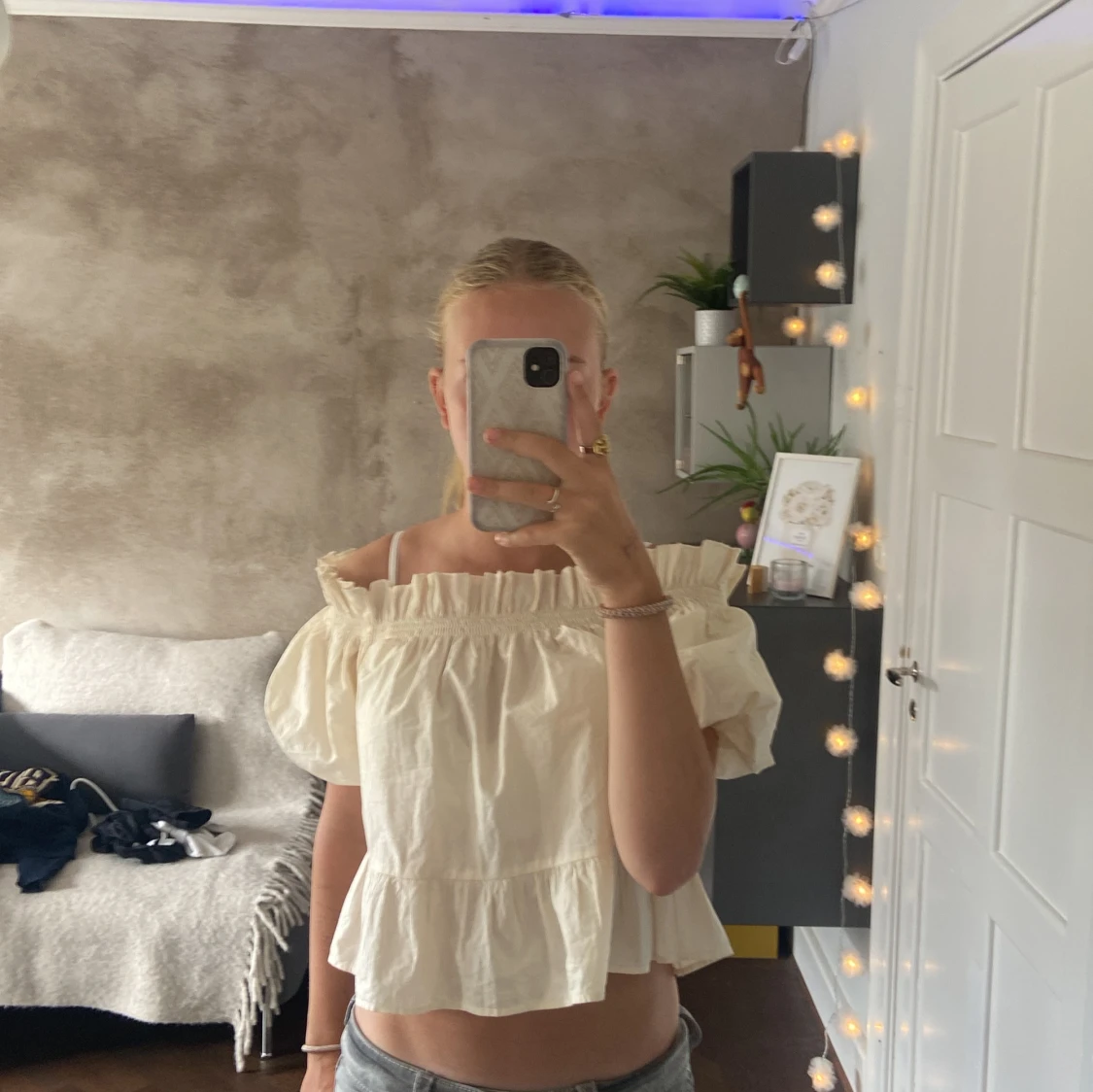 Offshoulder volangblus från Gina Tricot - 1