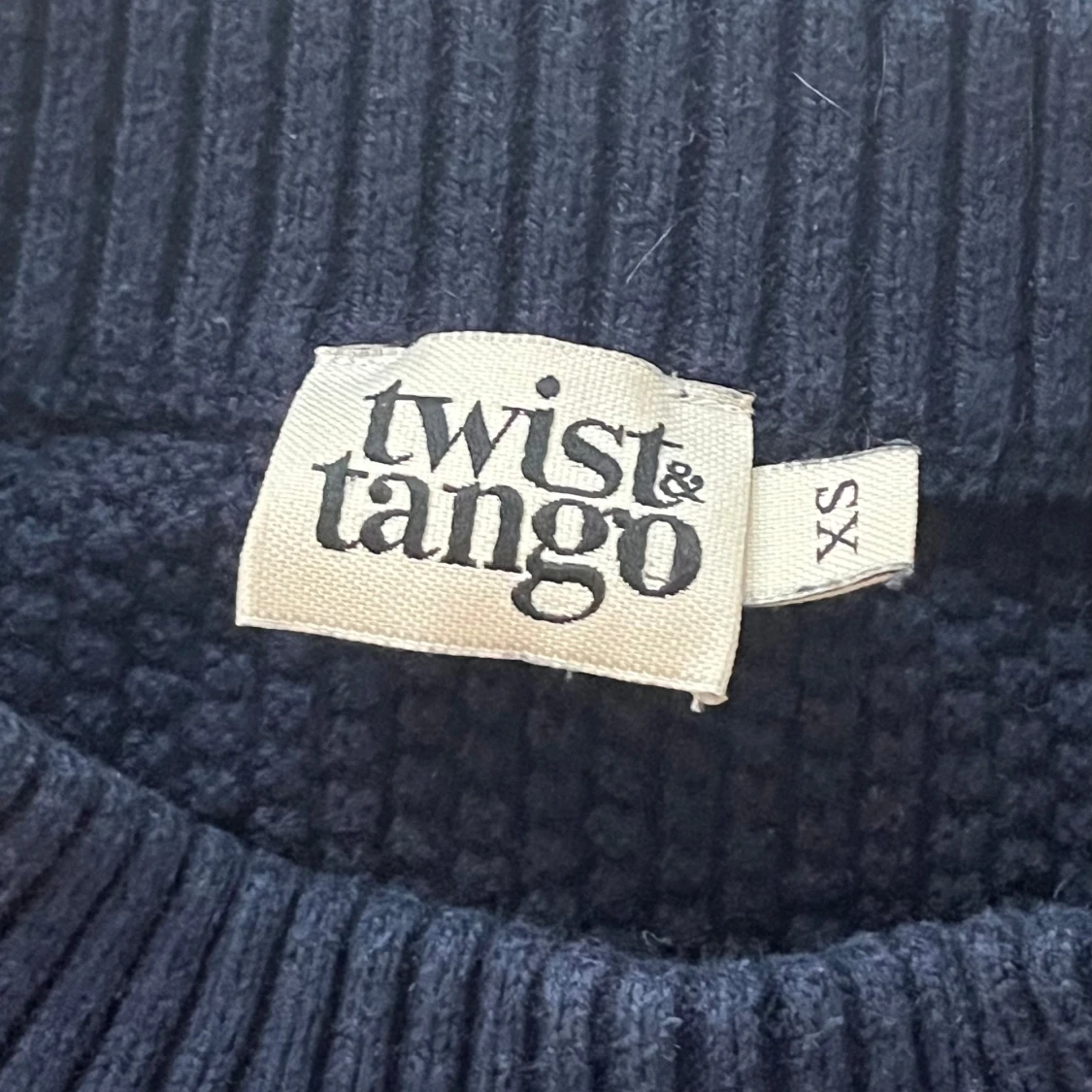 Mörkblå stickad tröja från Twist & Tango - 3