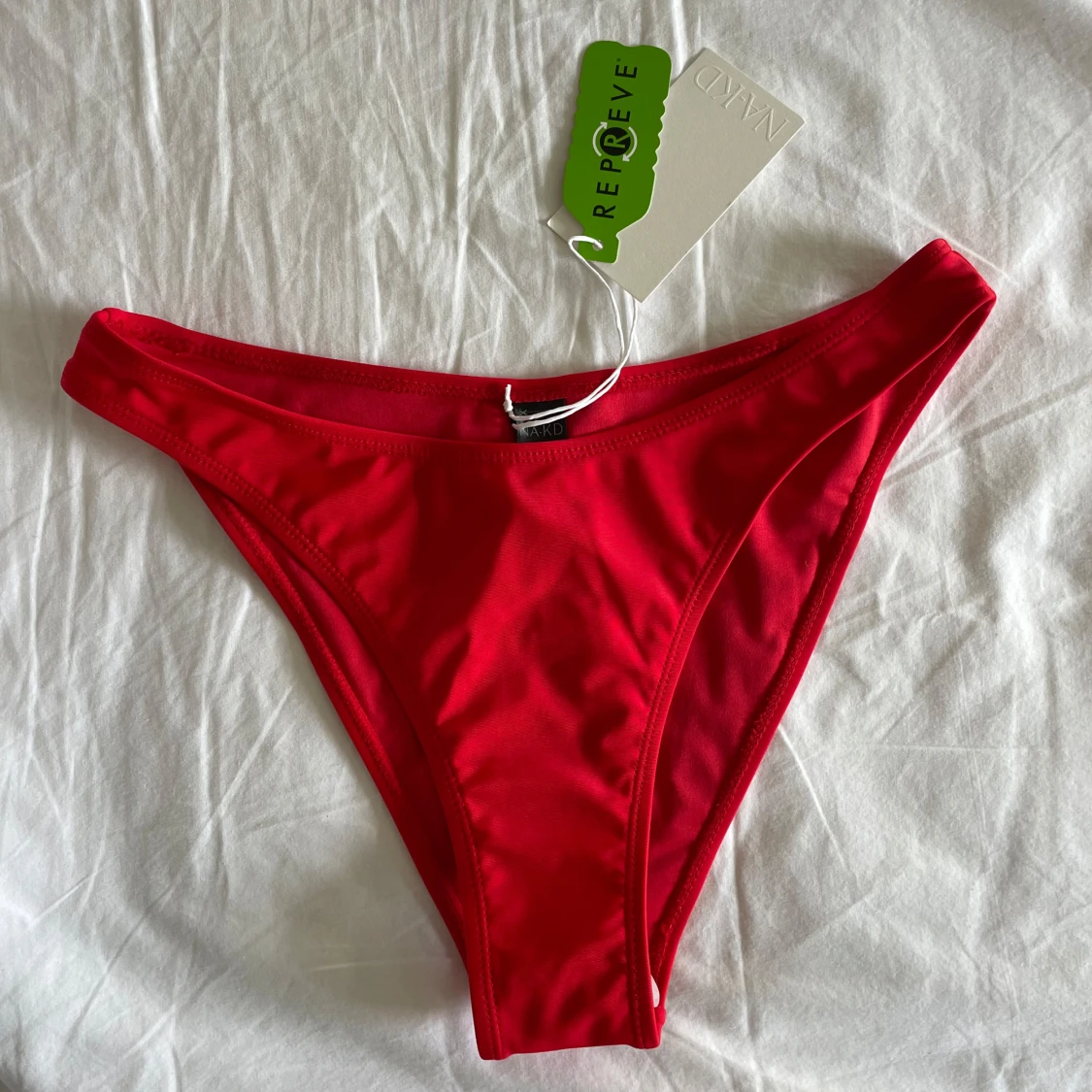 Röd bikini från NA-KD 