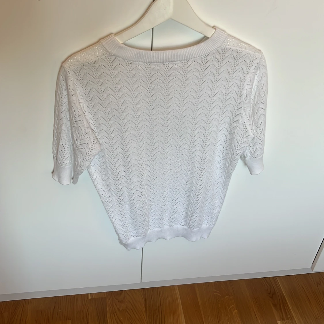 Vit stickad topp - 1