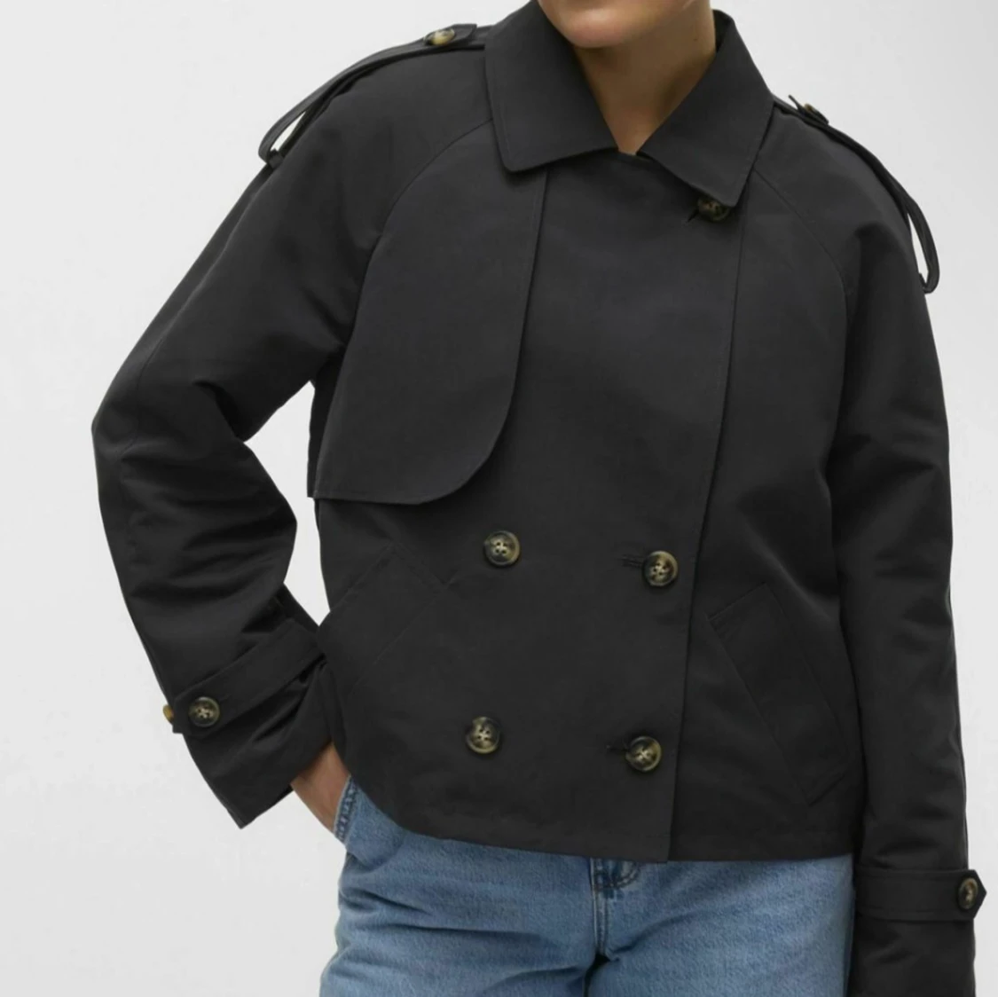 Svart skepparkavaj med knappar - 3