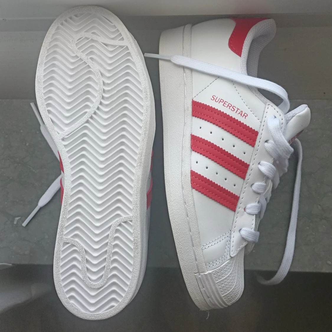 Adidas Superstar vit/röd sneakers - 2