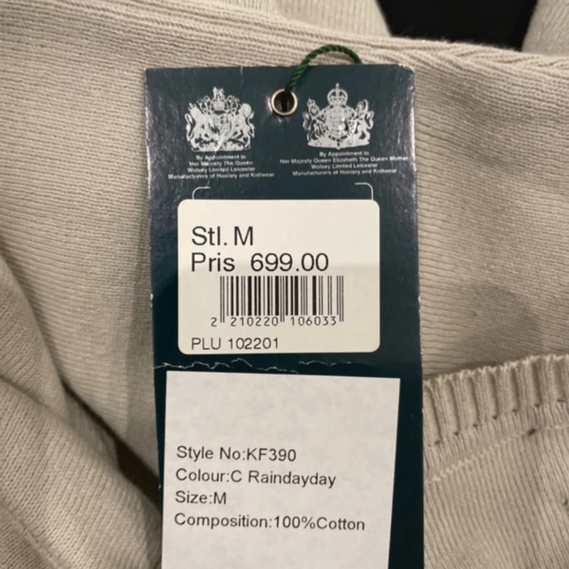 Beige v-ringad tröja från Wolsey - 4