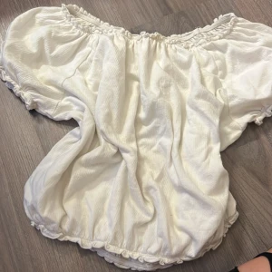 Coquette  - Gullig topp från Kappahl 