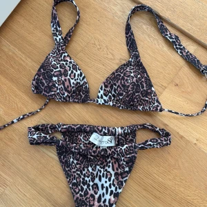 Design by Si bikini - Leopardmönster, storlek S! Oanvänd