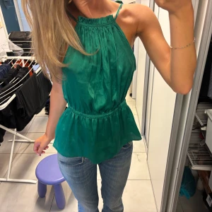 Grön halter  - Snygg grön halter, påminner om den från maje 