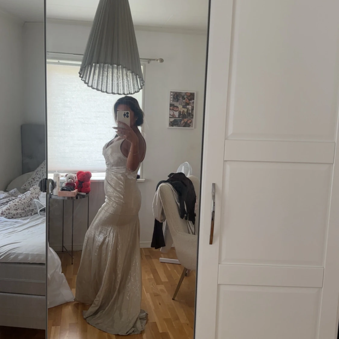 Champagnefärgad glittrig långklänning - 3