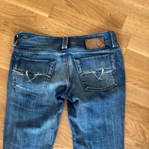 Diesel jeans 27 - Lågmidjade bootcut jeans från Diesel. I storlek W27 L32. Passar en xs-s. I modellen CHELA. 