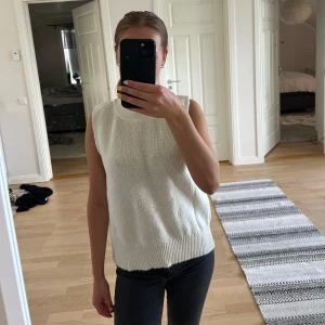 Stickad väst - En snygg stickad väst från Only i storlek S🤍 Oanvänd