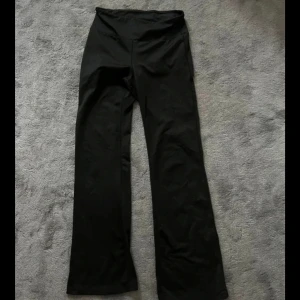 Svarta yogabyxor - Svarta yogabyxor