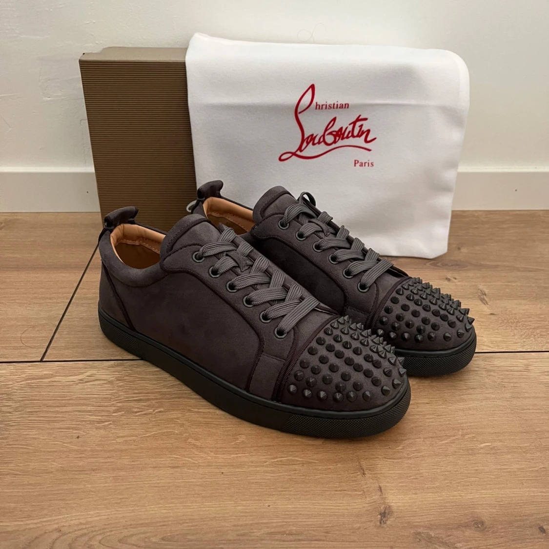 Christian Louboutin grå mocka sneakers - 2