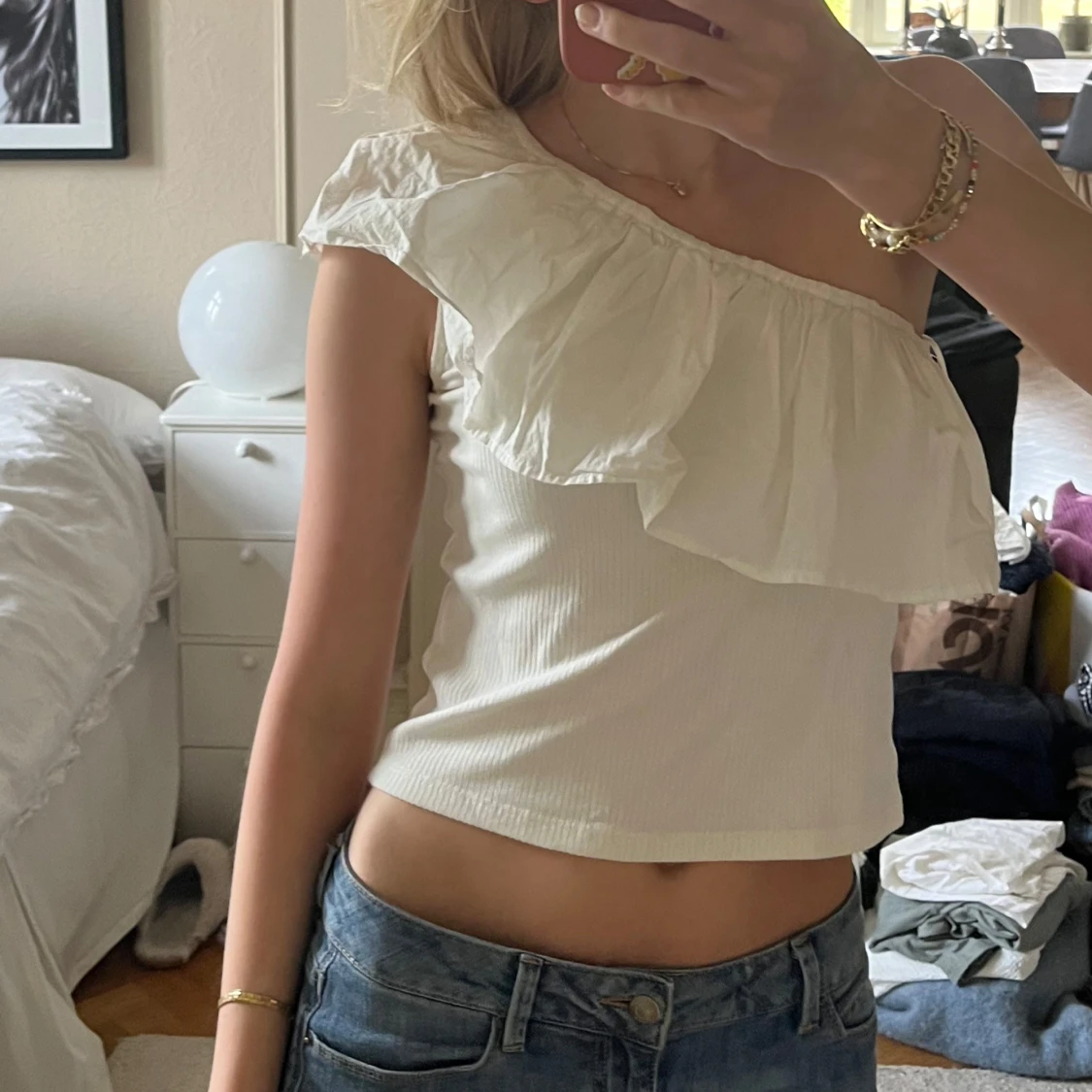 Vit omlott topp med volang