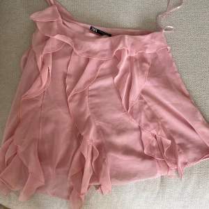 Söt volangtopp från Zara XS - Tyvvär för liten för mig ):.