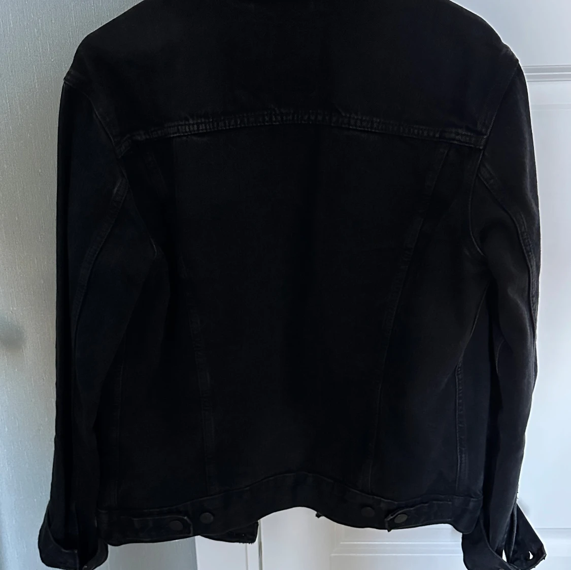 Svart jeansjacka från Levi's  - 2