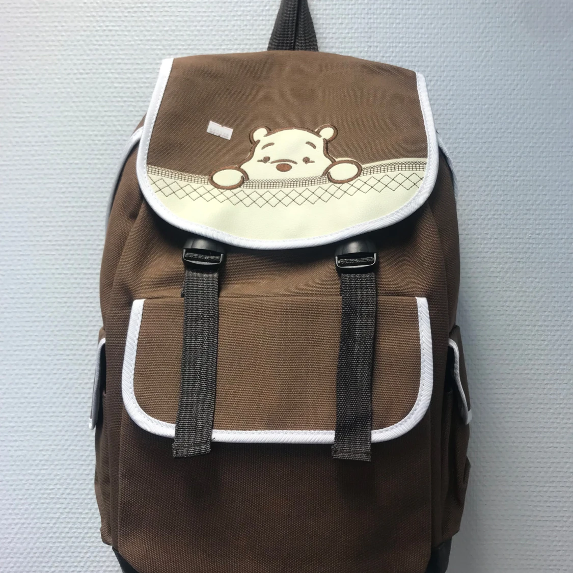 Brun ryggsäck med Nalle Puh-motiv