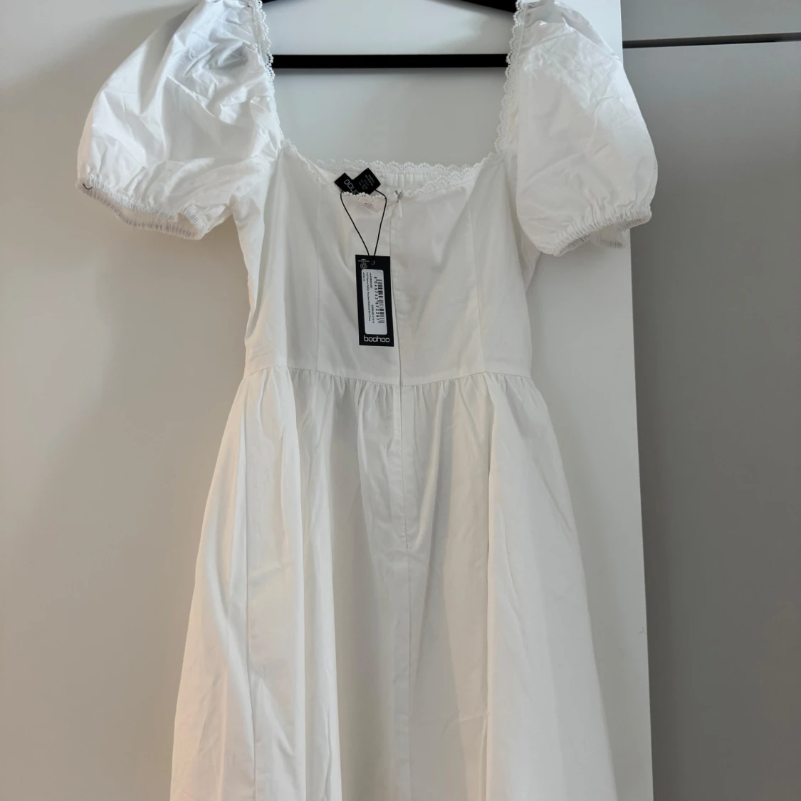 Vit kort klänning från Boohoo - 1