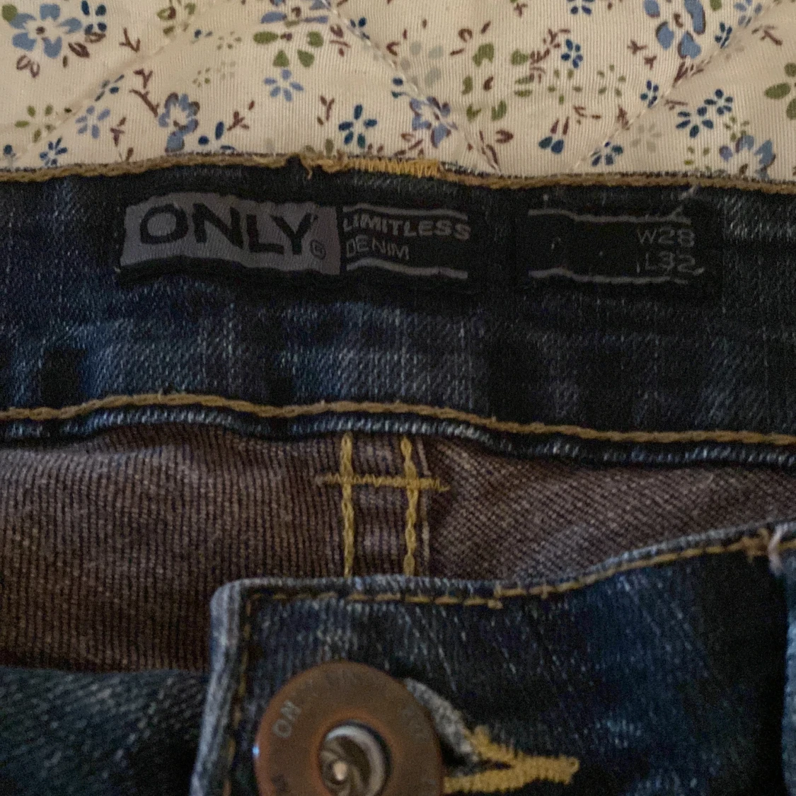 Mörkblå jeans från ONLY W28 L32 - 2