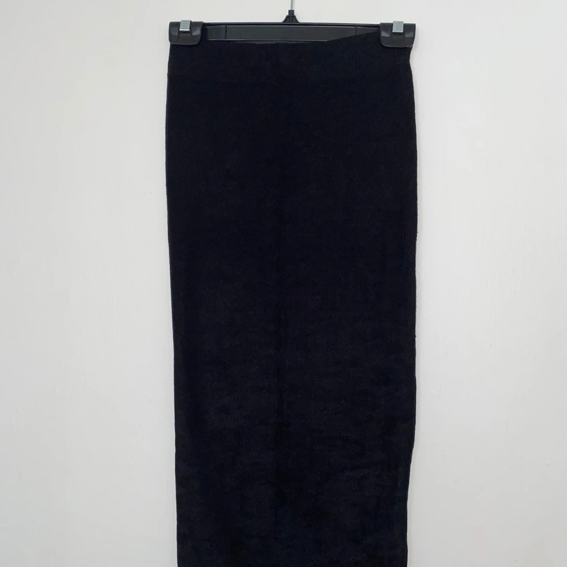 Svart ribbad långkjol Gina Tricot - 1