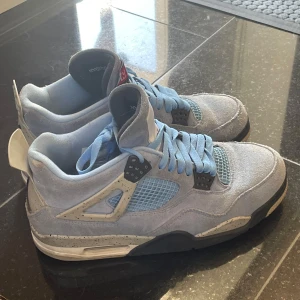 Jordan 4 unc - Säljer nu mina jorden 4 unc då dom inte kommer till användning längre! Dom är storlek 43