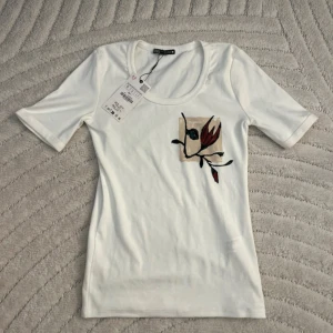 Zara tröja - Säljer då den inte kommer till användning.