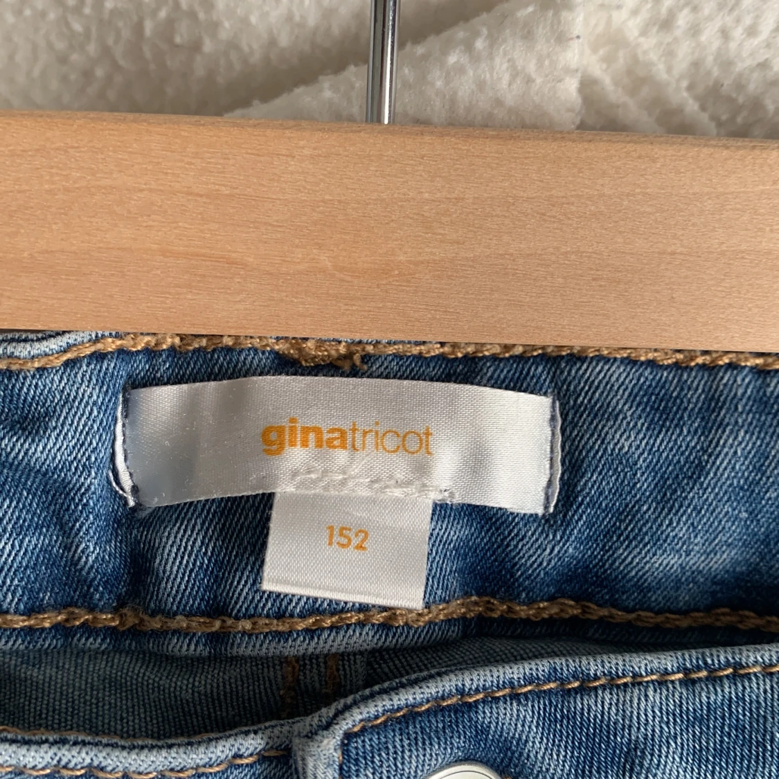 Blå jeans från Gina Tricot, bootcut - 2